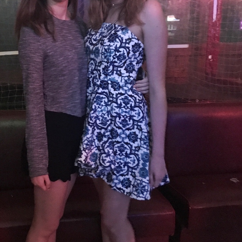 $150 Stylestalker blue patterned dress size medium